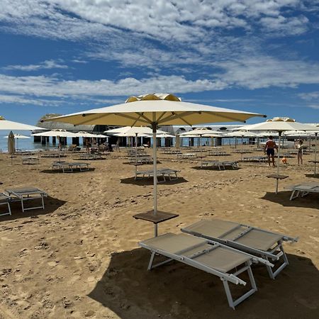 Appart 21 Artistic Beach Apartment Lignano Sabbiadoro Dış mekan fotoğraf